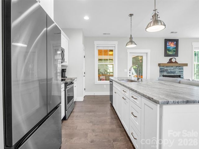 128 Shoeing Box Way, Hendersonville, NC 28792