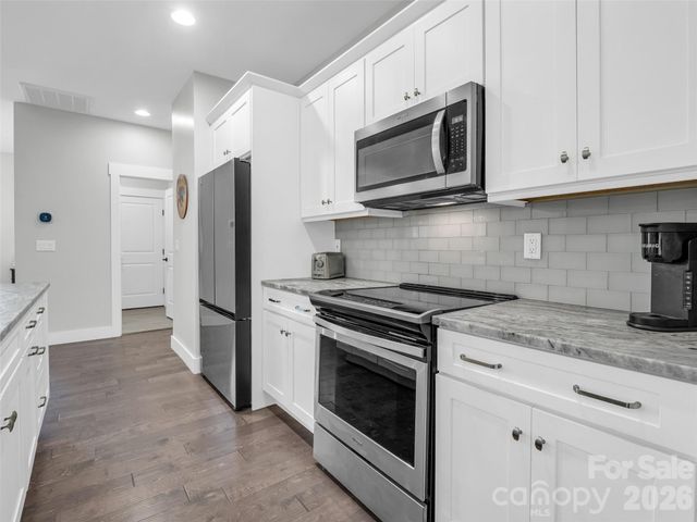 128 Shoeing Box Way, Hendersonville, NC 28792