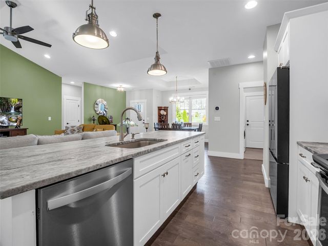 128 Shoeing Box Way, Hendersonville, NC 28792