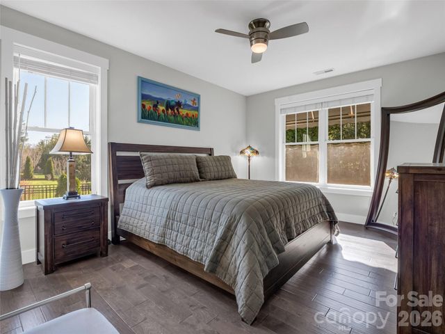 128 Shoeing Box Way, Hendersonville, NC 28792