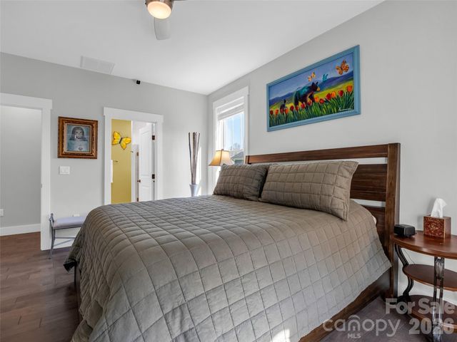 128 Shoeing Box Way, Hendersonville, NC 28792