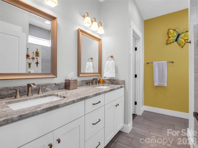 128 Shoeing Box Way, Hendersonville, NC 28792