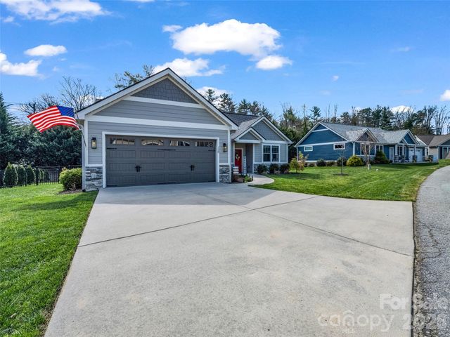 128 Shoeing Box Way, Hendersonville, NC 28792