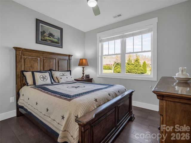 128 Shoeing Box Way, Hendersonville, NC 28792