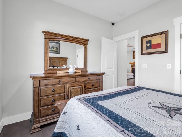 128 Shoeing Box Way, Hendersonville, NC 28792