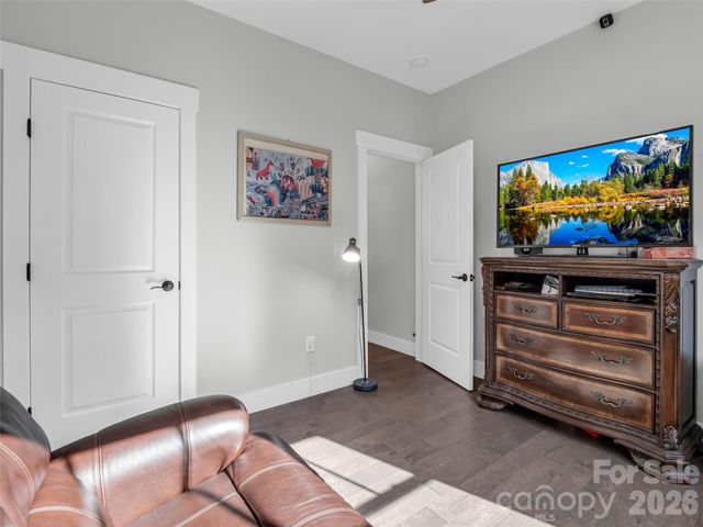 128 Shoeing Box Way, Hendersonville, NC 28792