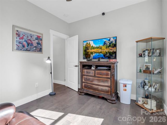 128 Shoeing Box Way, Hendersonville, NC 28792