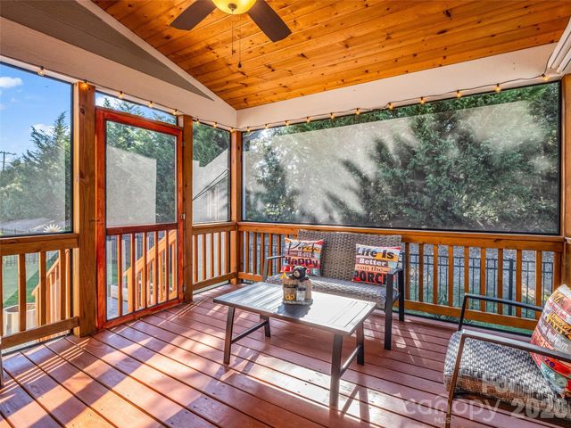 128 Shoeing Box Way, Hendersonville, NC 28792