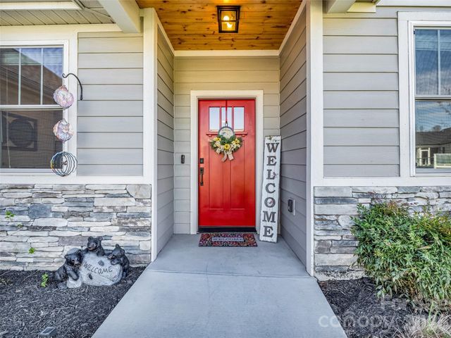 128 Shoeing Box Way, Hendersonville, NC 28792