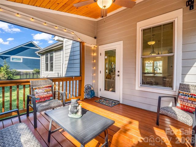 128 Shoeing Box Way, Hendersonville, NC 28792