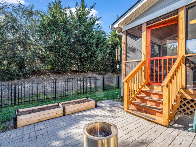 128 Shoeing Box Way, Hendersonville, NC 28792