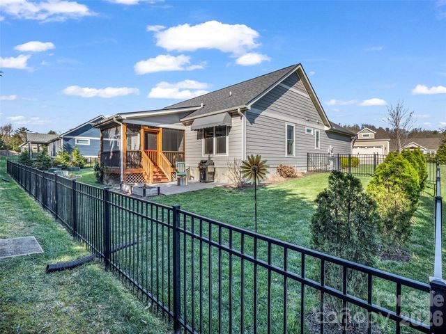 128 Shoeing Box Way, Hendersonville, NC 28792