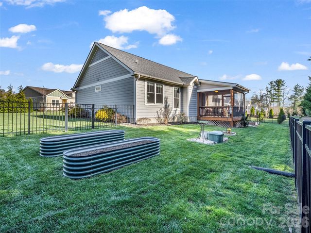 128 Shoeing Box Way, Hendersonville, NC 28792