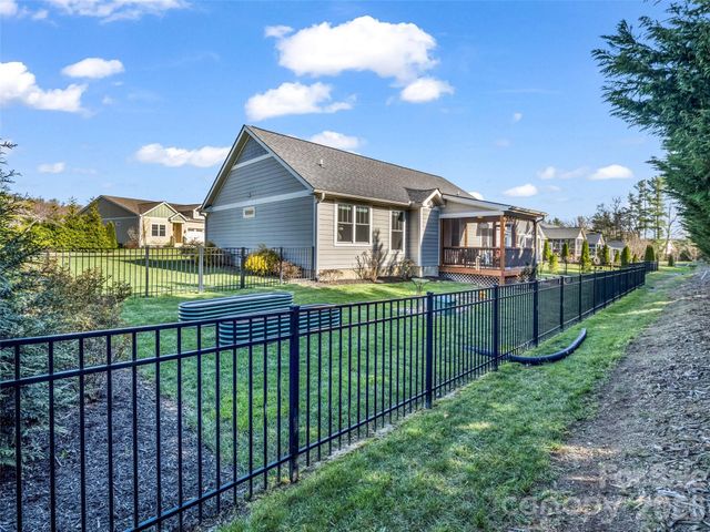 128 Shoeing Box Way, Hendersonville, NC 28792