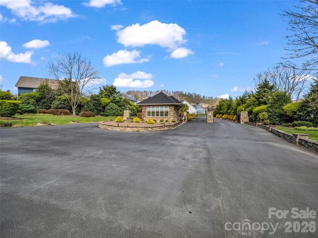 128 Shoeing Box Way, Hendersonville, NC 28792