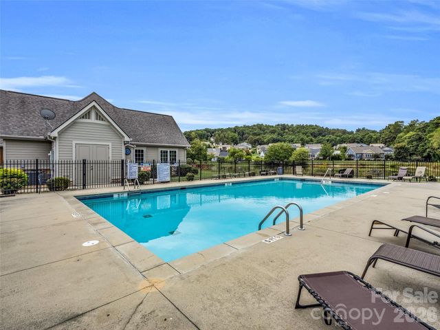 128 Shoeing Box Way, Hendersonville, NC 28792