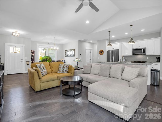 128 Shoeing Box Way, Hendersonville, NC 28792