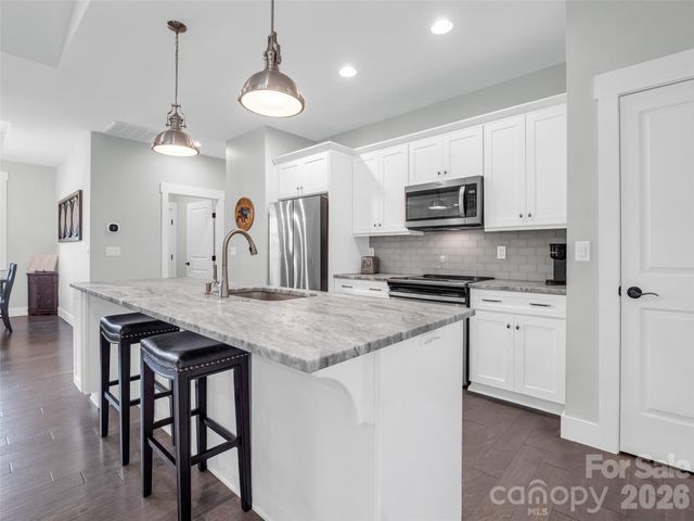 128 Shoeing Box Way, Hendersonville, NC 28792