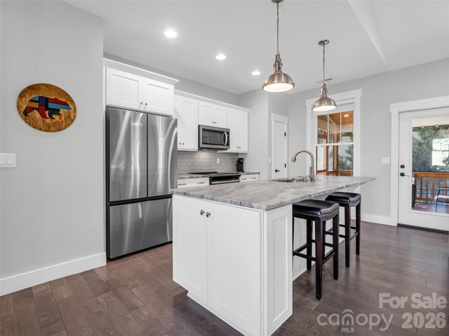 128 Shoeing Box Way, Hendersonville, NC 28792