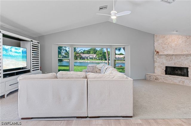 559 Henley DR, Naples, FL 34104