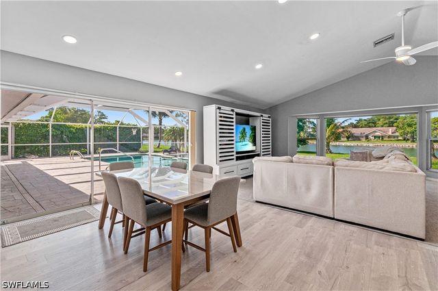 559 Henley DR, Naples, FL 34104