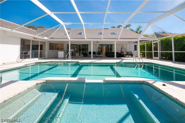 559 Henley DR, Naples, FL 34104