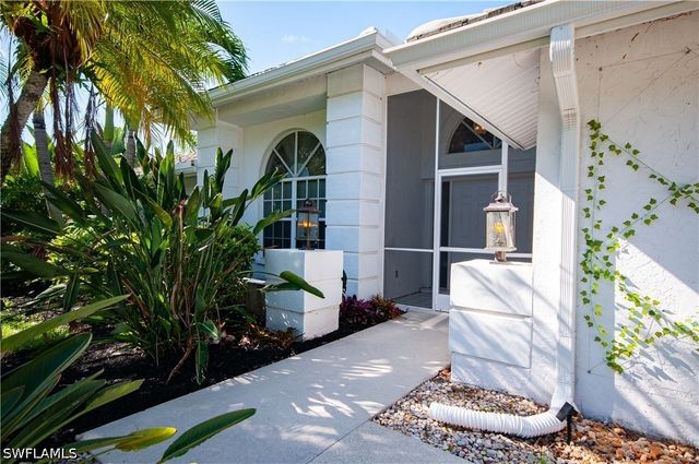 559 Henley DR, Naples, FL 34104