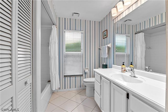 559 Henley DR, Naples, FL 34104