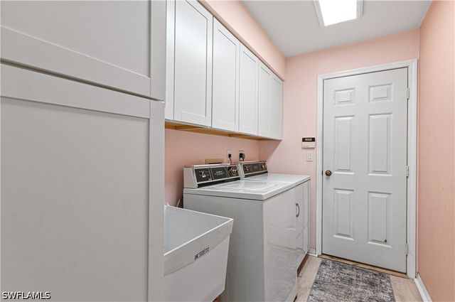 559 Henley DR, Naples, FL 34104