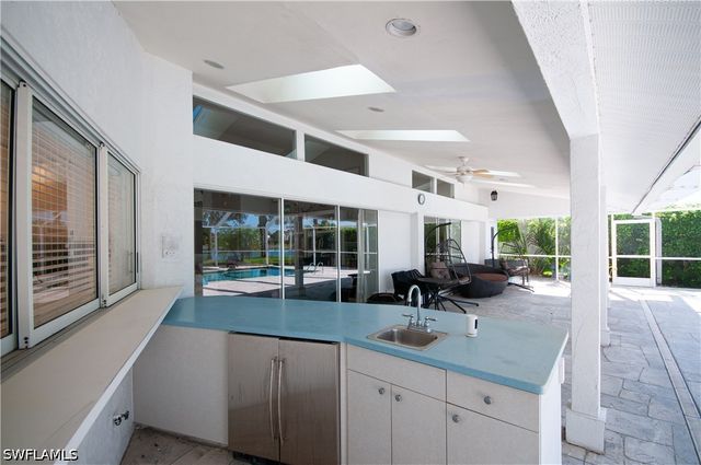 559 Henley DR, Naples, FL 34104