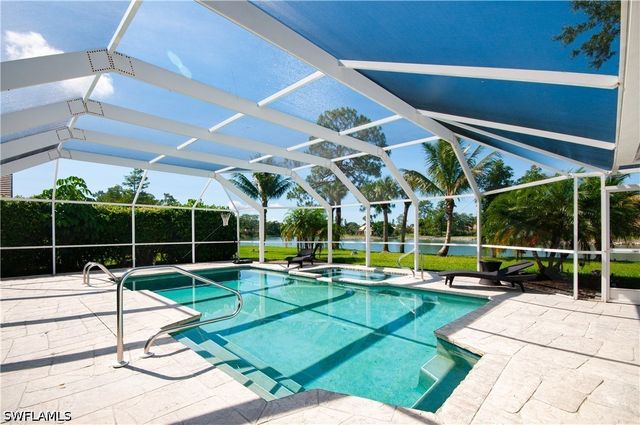 559 Henley DR, Naples, FL 34104