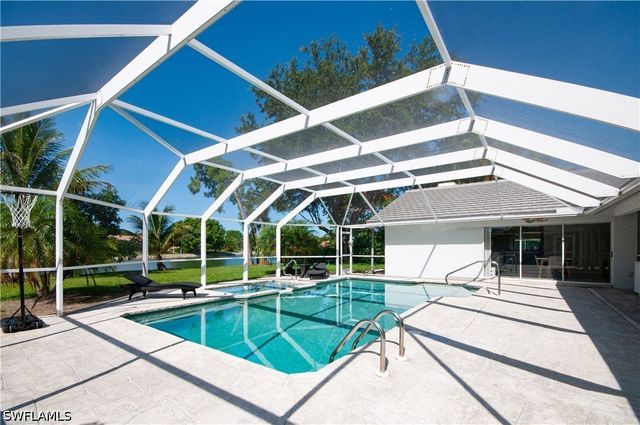 559 Henley DR, Naples, FL 34104