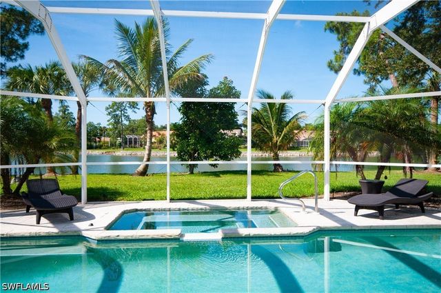 559 Henley DR, Naples, FL 34104
