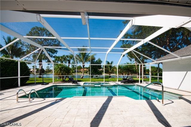 559 Henley DR, Naples, FL 34104