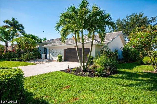 559 Henley DR, Naples, FL 34104