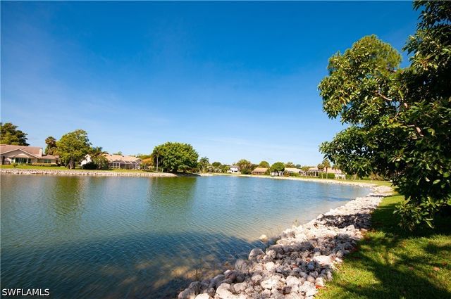 559 Henley DR, Naples, FL 34104