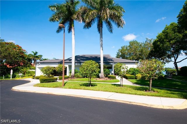 559 Henley DR, Naples, FL 34104