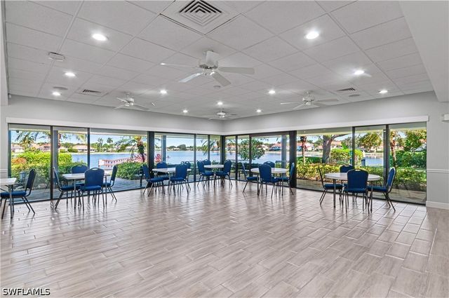 559 Henley DR, Naples, FL 34104