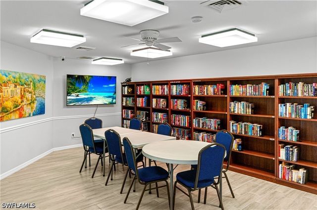 559 Henley DR, Naples, FL 34104
