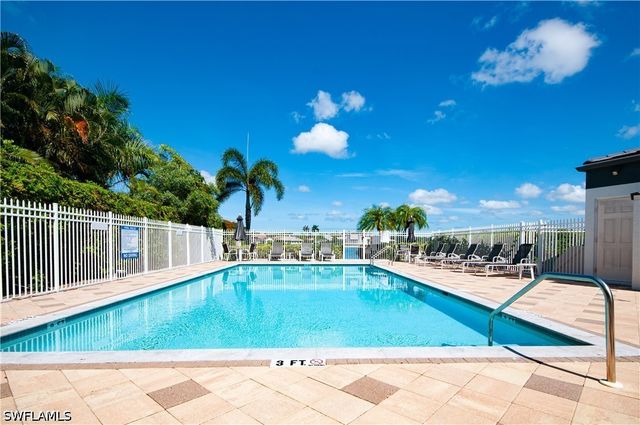 559 Henley DR, Naples, FL 34104