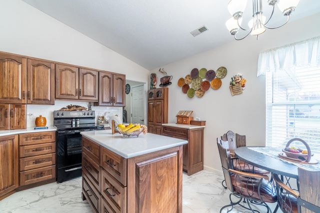 7529 Frontier Avenue, Fort Wayne, IN 46835