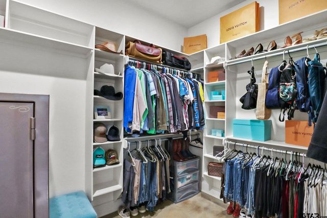 22302 County Road 422, Lindale, TX 75771