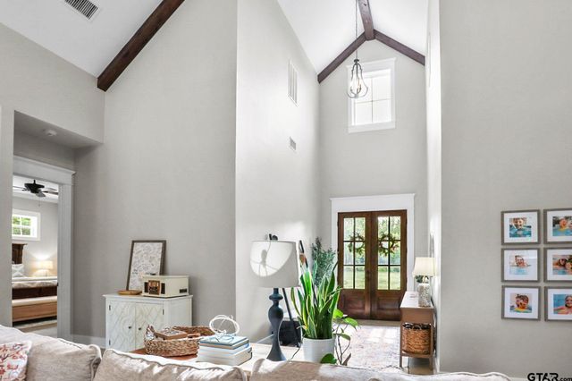 22302 County Road 422, Lindale, TX 75771