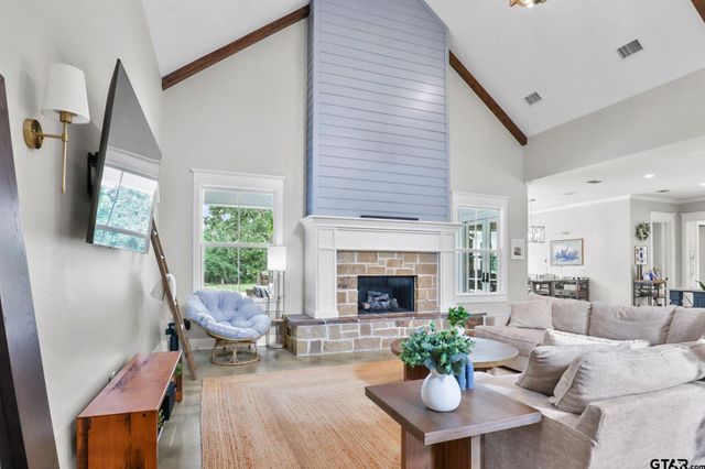 22302 County Road 422, Lindale, TX 75771