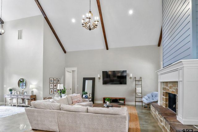 22302 County Road 422, Lindale, TX 75771