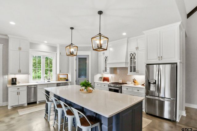 22302 County Road 422, Lindale, TX 75771