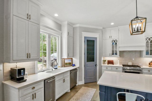 22302 County Road 422, Lindale, TX 75771