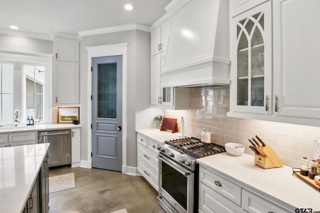 22302 County Road 422, Lindale, TX 75771