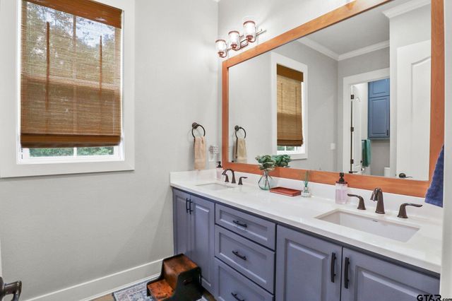 22302 County Road 422, Lindale, TX 75771