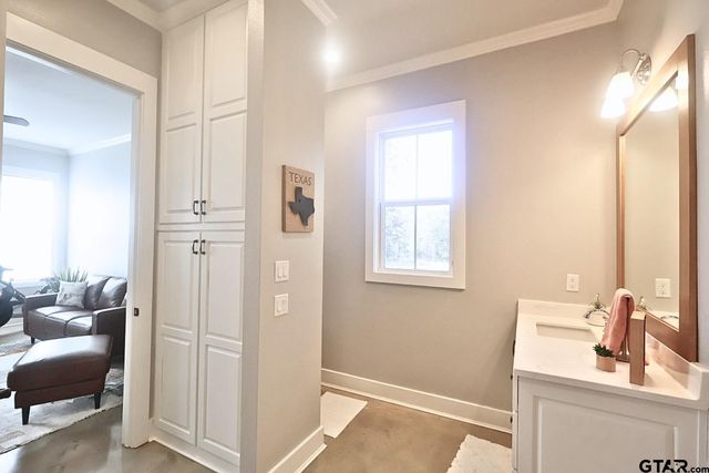 22302 County Road 422, Lindale, TX 75771